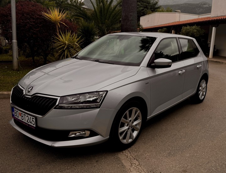 Škoda Fabia-siva