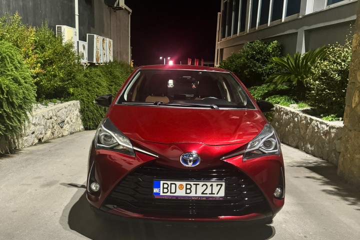 Toyota Yaris Hybrid/benzin