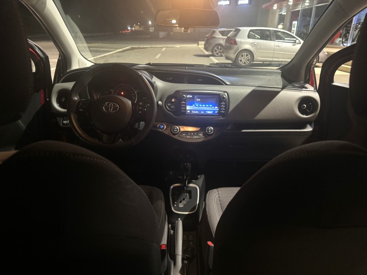 Toyota Yaris Hybrid/benzin